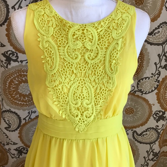 Yellow dress - Picture 2 of 8